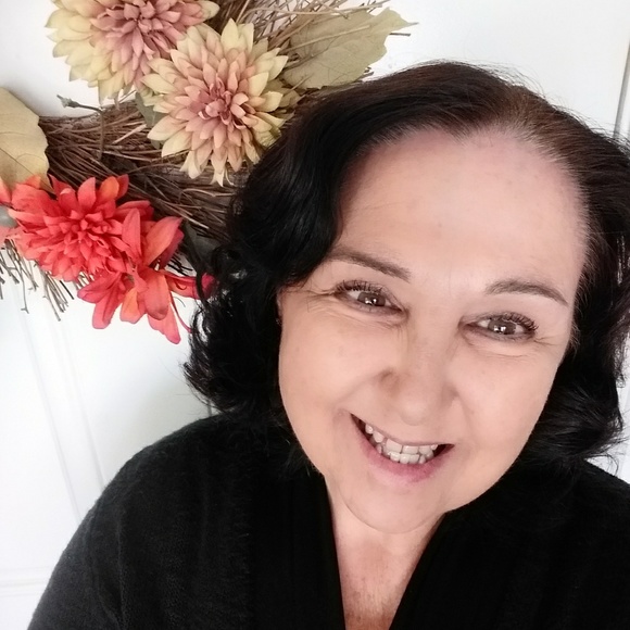 Meet your Posher, Julie - Picture 1 of 1